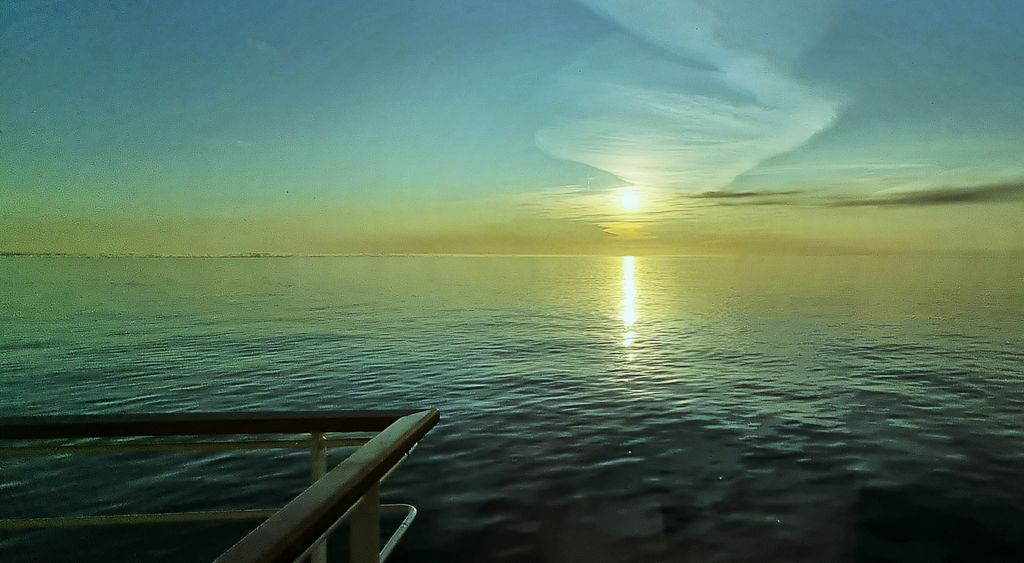 Sonnenuntergang in Grönland von der HANSEATIC inspiration aus gesehen