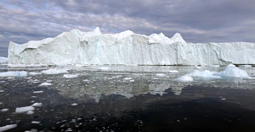 Gespiegelter Eisberg im Eisfjord von Ilulissat