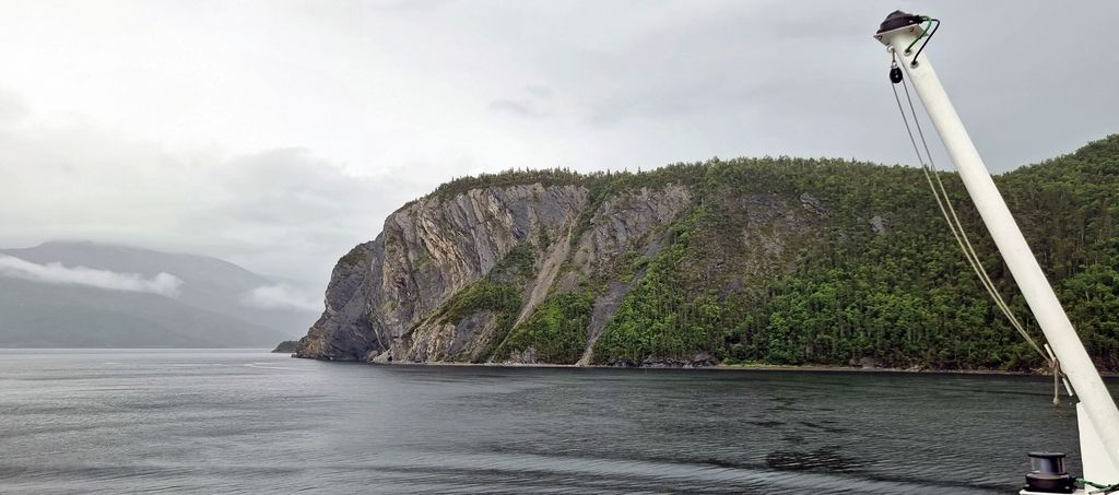 Regenfrei in der Bonne Bay in Neufundland