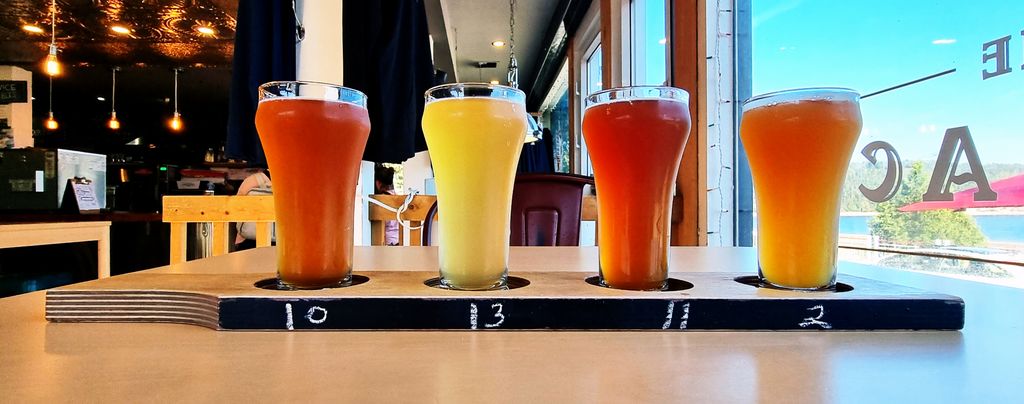 Ein Beer Flight in der Microbrasserie Tadoussac