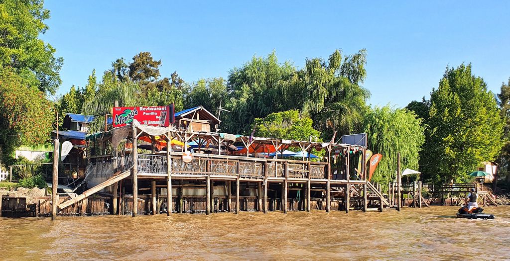 Eine Boots-Anlegestelle im Tigre-Delta