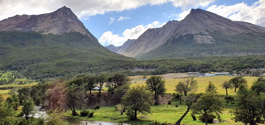 Blick auf Berge im Nationalpark Tierra del Fuego