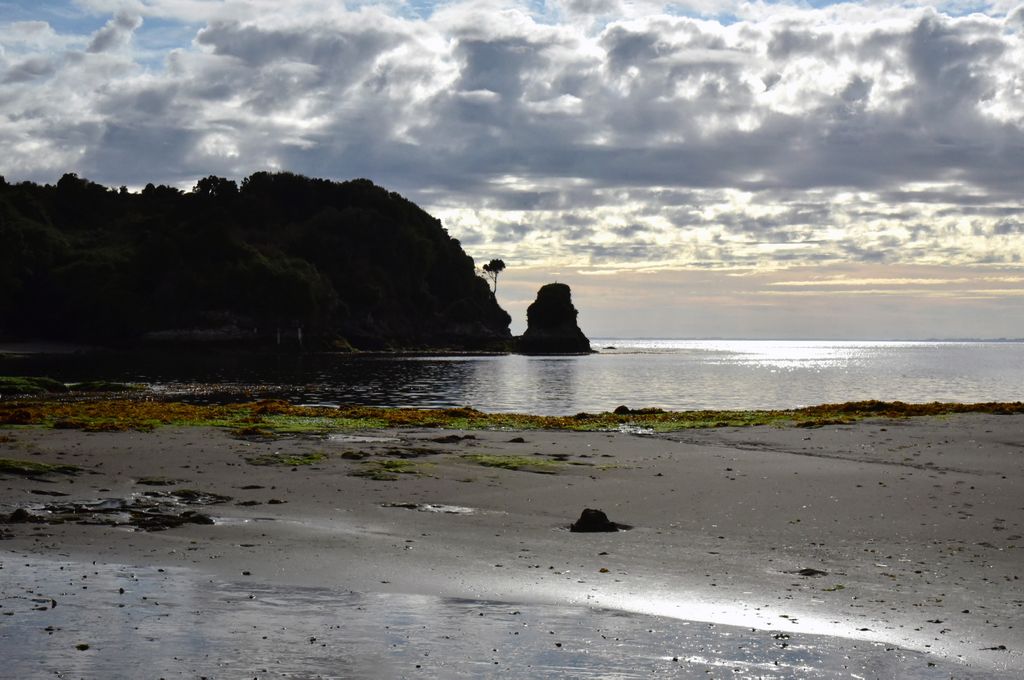 Ein Strand nahe der Festung Agüi in Chiloé