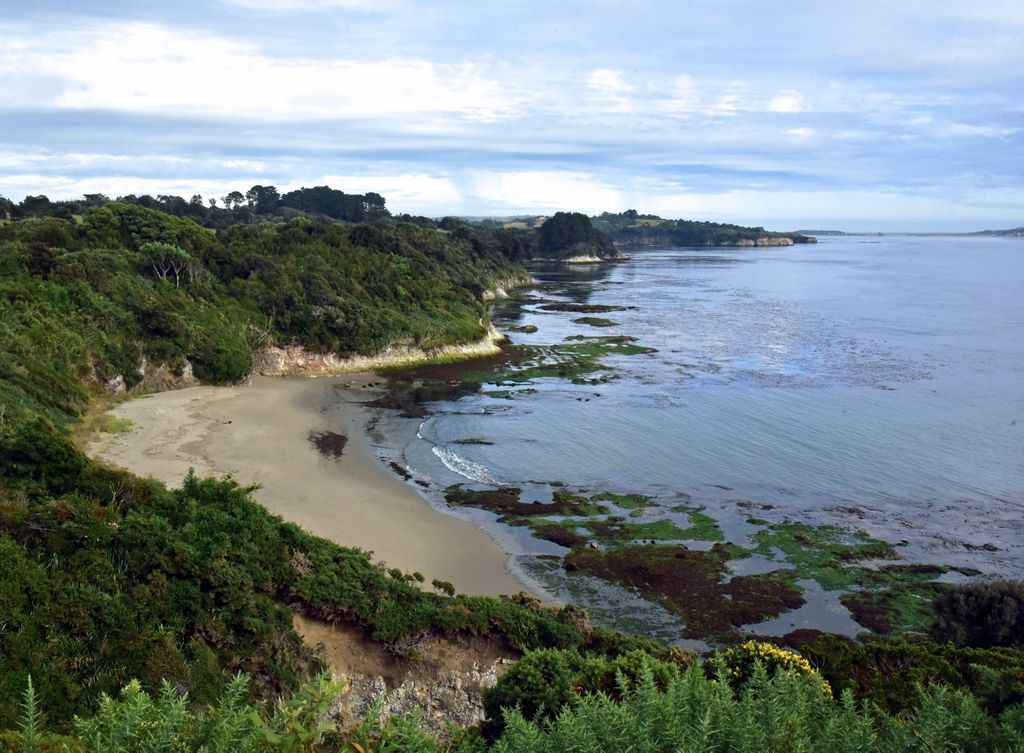 Eine Bucht bei der Festung Agüi in Chiloé