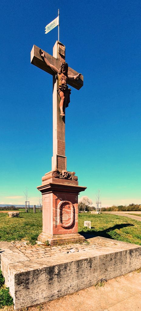 Das Fähncheskreuz, ein Wegkreuz nahe Kastel