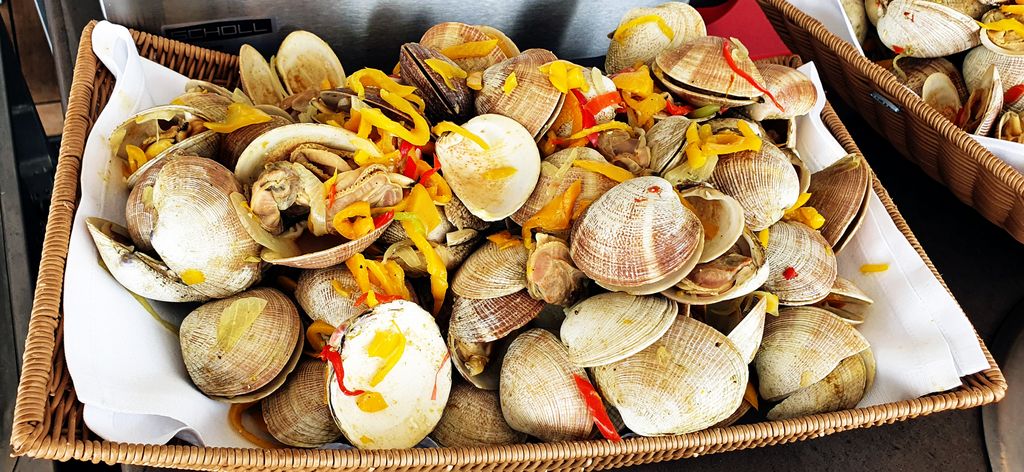 Muscheln zum Mittagessen auf der HANSEATIC nature