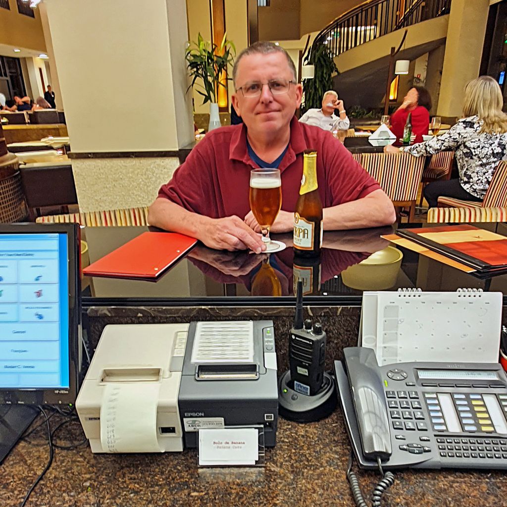 Zinni an der Bar vom Marriott Hotel am Flughafen von São Paulo