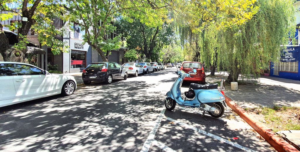 Eine Straßenszene in City Bell