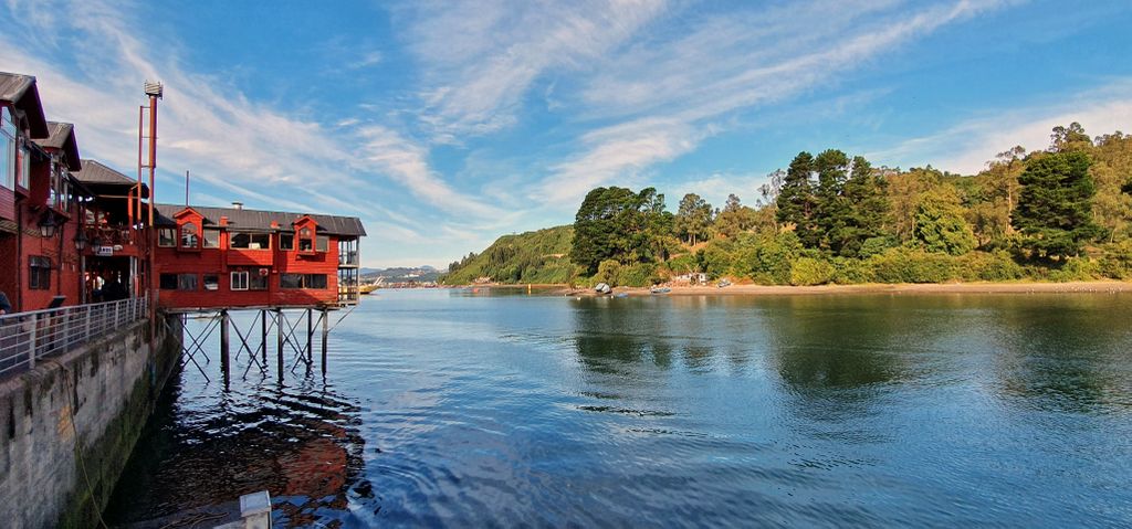 Ein Restaurant im Fischmarkt von Angelmó / Puerto Montt