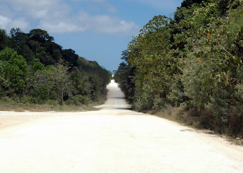 Der Haupt-Highway der Insel