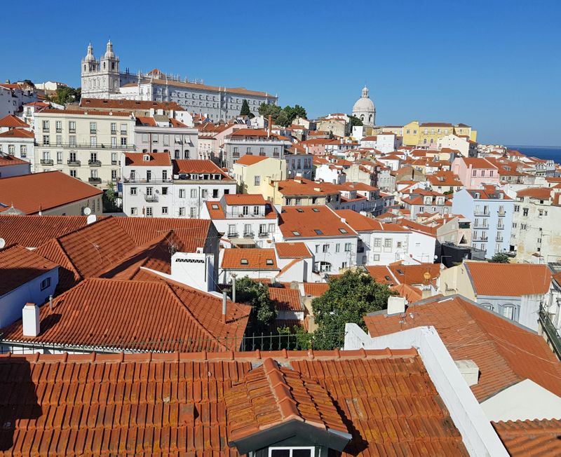 Blick auf die Alfama in Lissabon