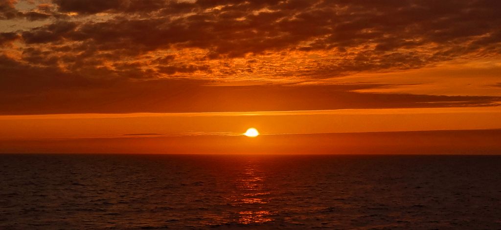 Sonnenuntergang auf dem Weg von Hamburg nach Island