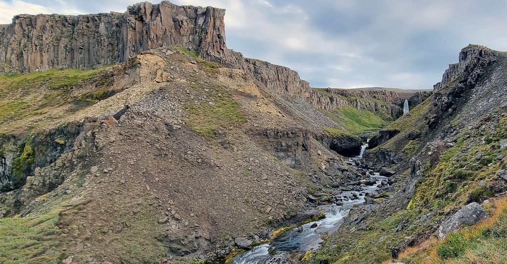 Ein Wasserfall auf Glijurfursa