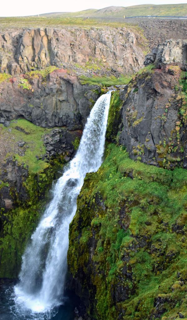 Ein Wasserfall auf Glijurfursa