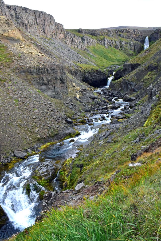 Ein Wasserfall auf Glijurfursa