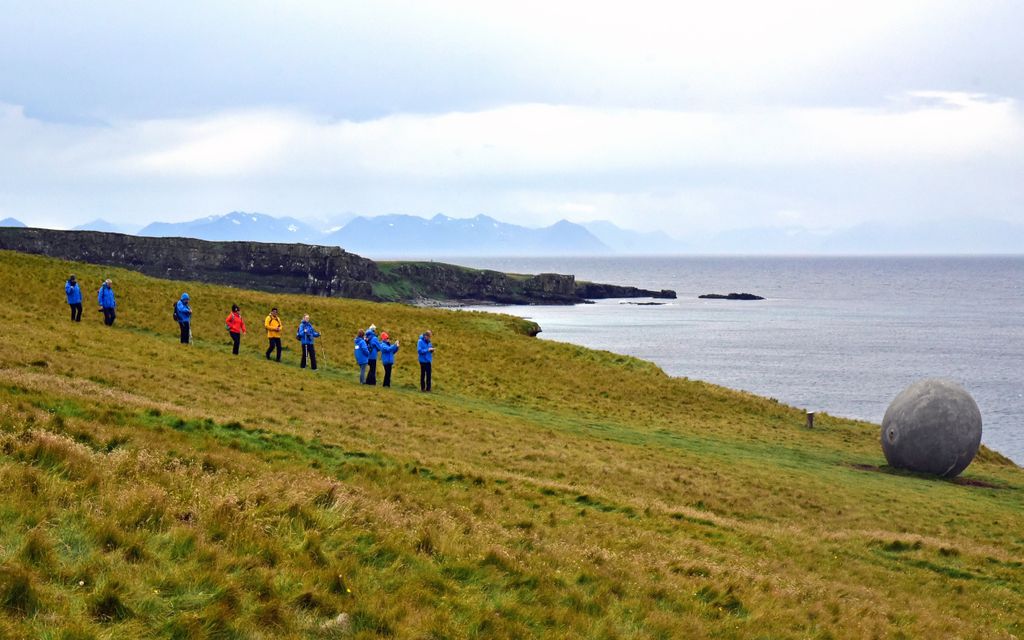 Die Polarkreis-Kugel in Grímsey