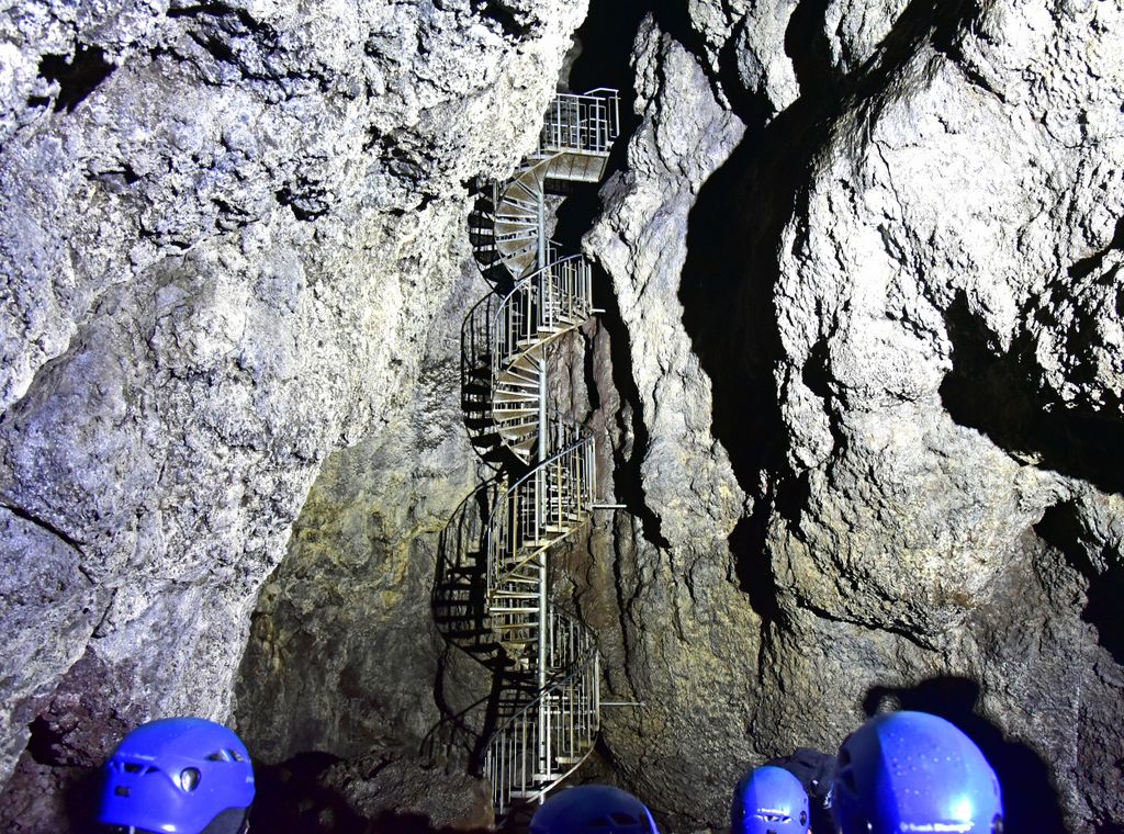 Zugang zu der Vatnshellir Höhle