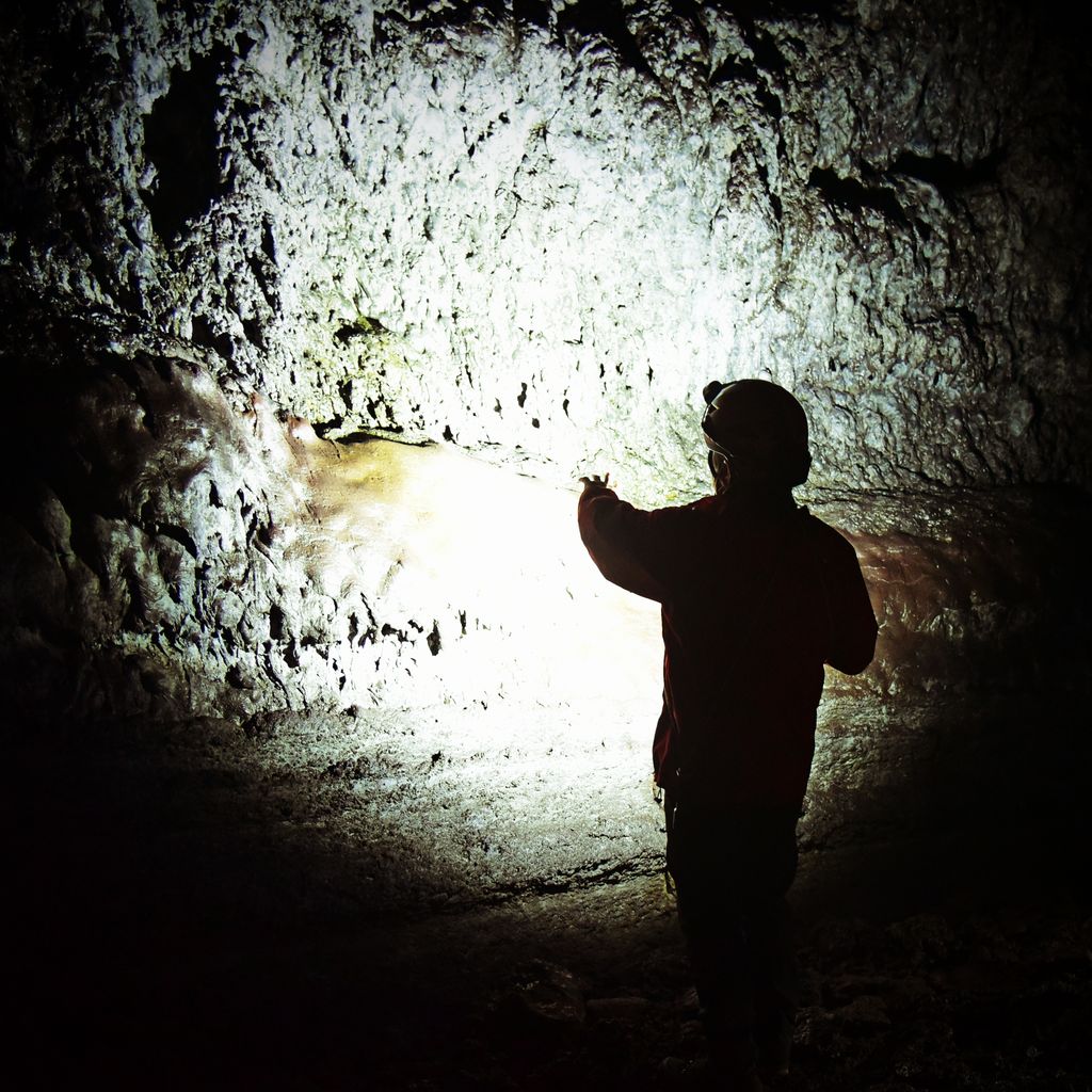 In der Vatnshellir Höhle