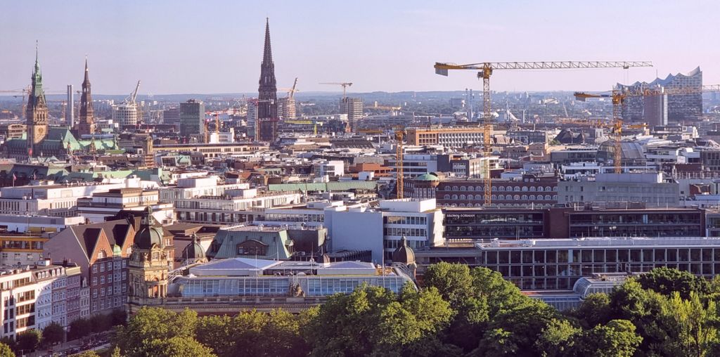 Blick von der Weinbar 26 auf Hamburg