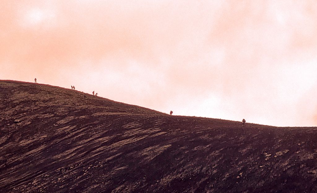 Wanderung auf dem Kraterrand vom Vulkan Fagradalsfjall