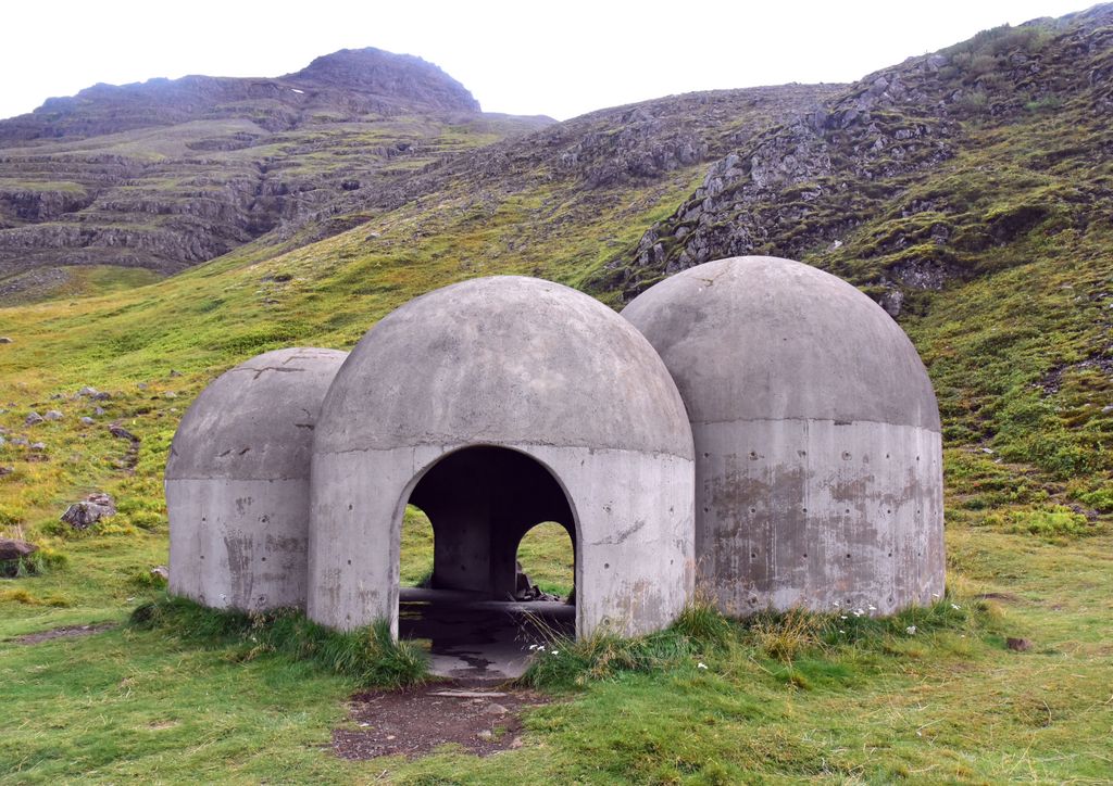 Die Skulptur Tvísöngur in Seyðisfjörður