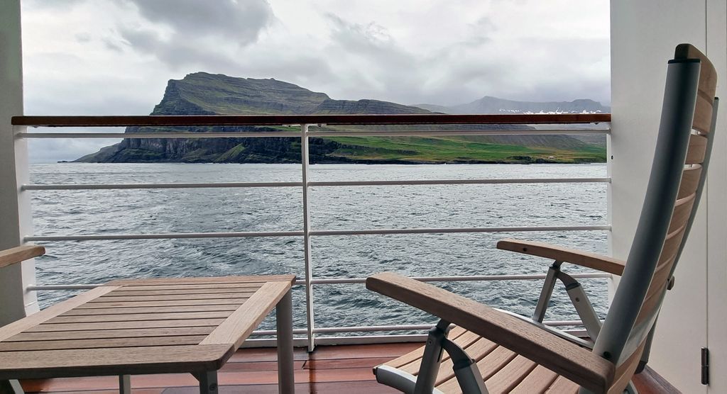 Ankunft der MS HANSEATIC nature in Seyðisfjörður (Fjord)