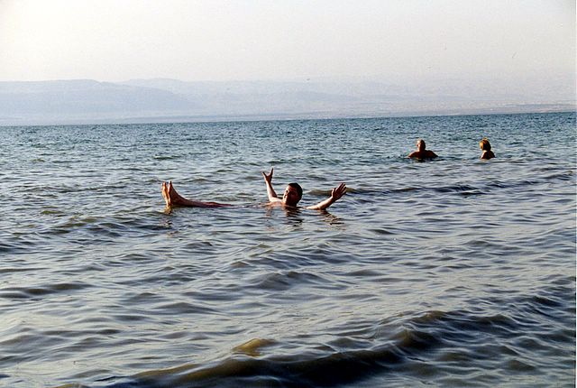 Baden im totem Meer