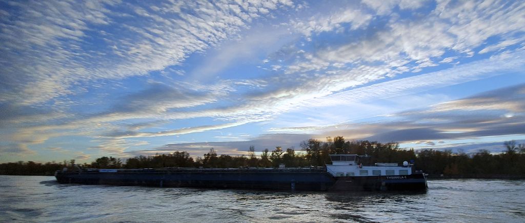 Abendliche Stimmung auf dem Rhein