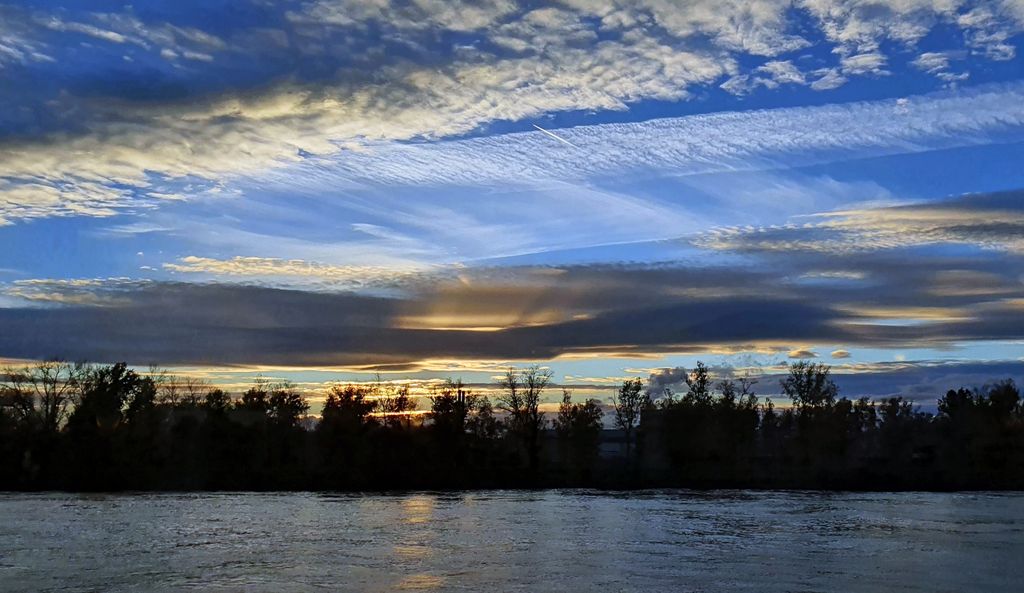 Abendliche Stimmung auf dem Rhein