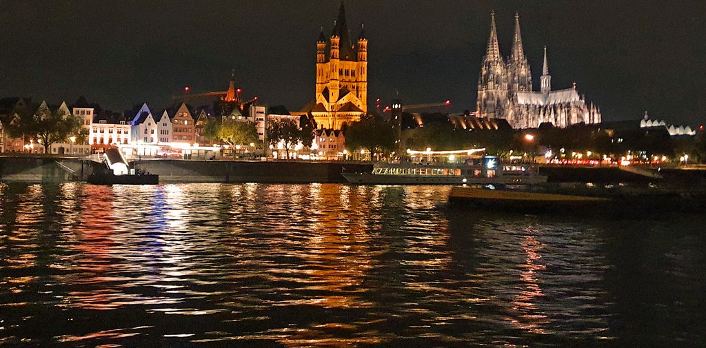 Blick auf das abendliche Köln