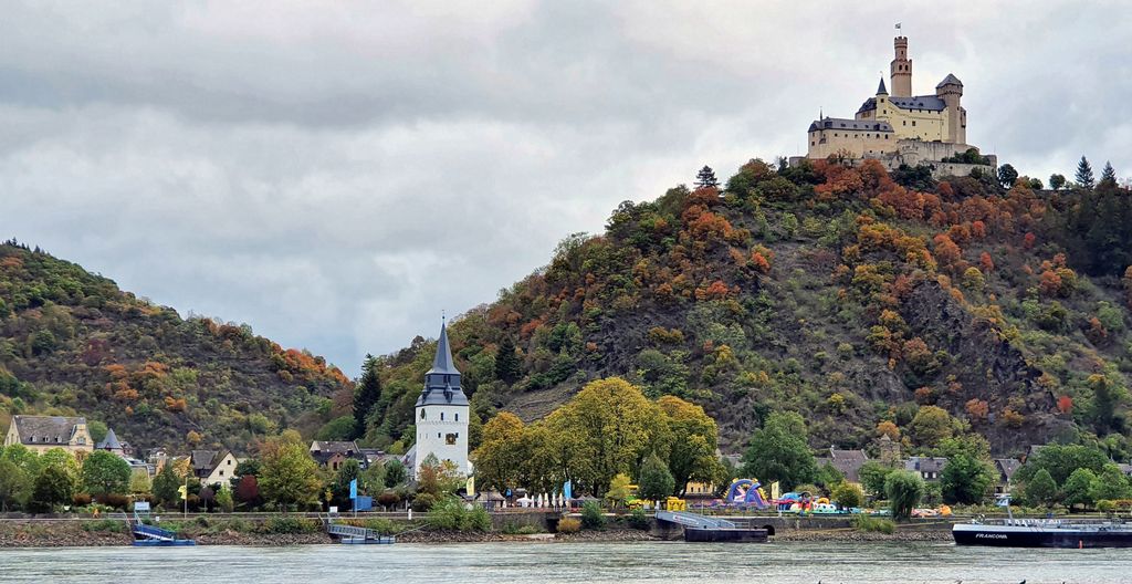 Blick auf die Marksburg und Braubach