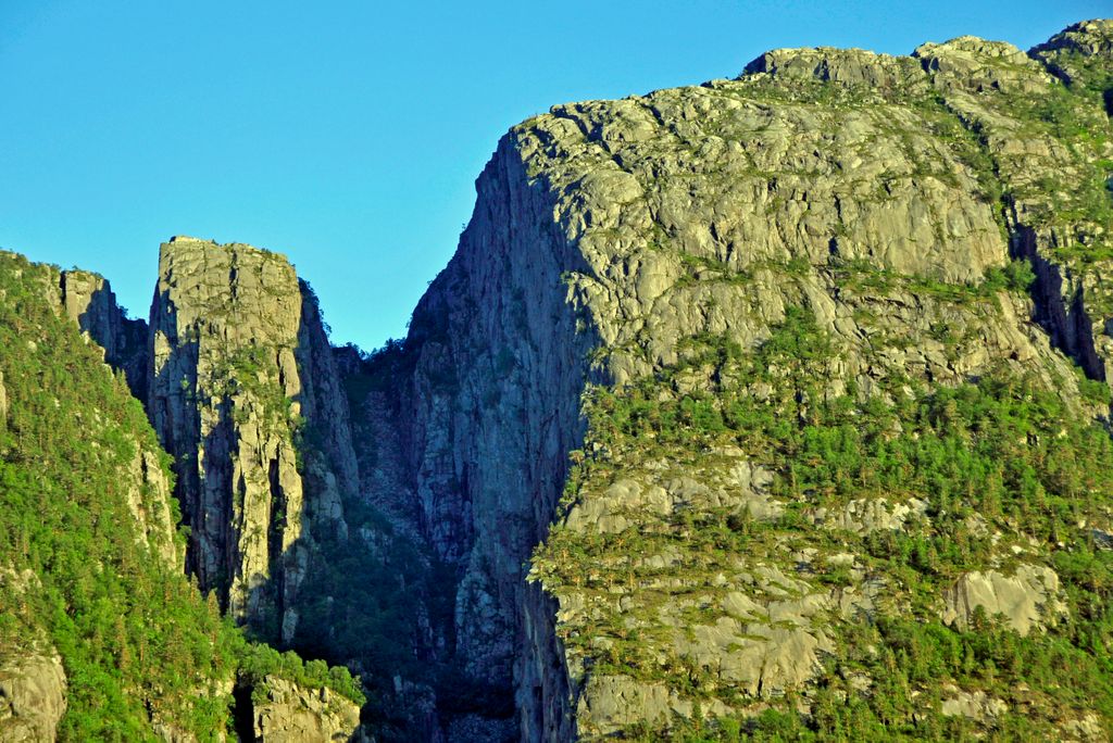 Kreuzen im Lysefjord / Norwegen