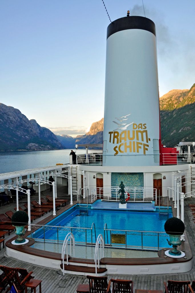 Die MS Deutschland im Lysefjord / Norwegen