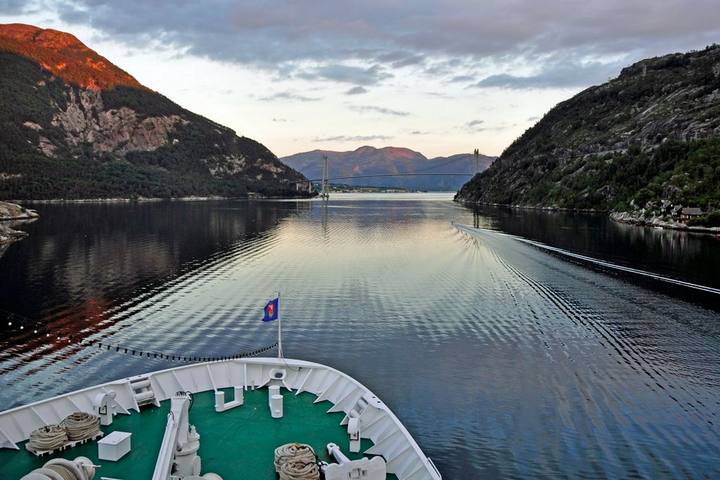 Kreuzen im Lysefjord / Norwegen