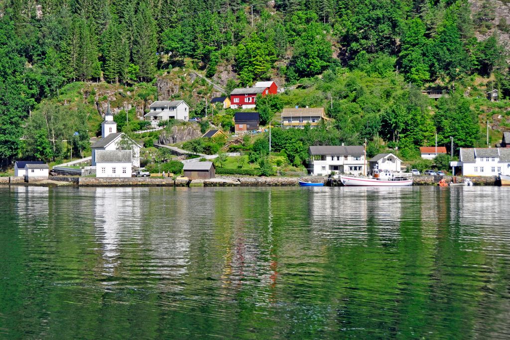 Spiegelungen im Osterfjord / Norwegen