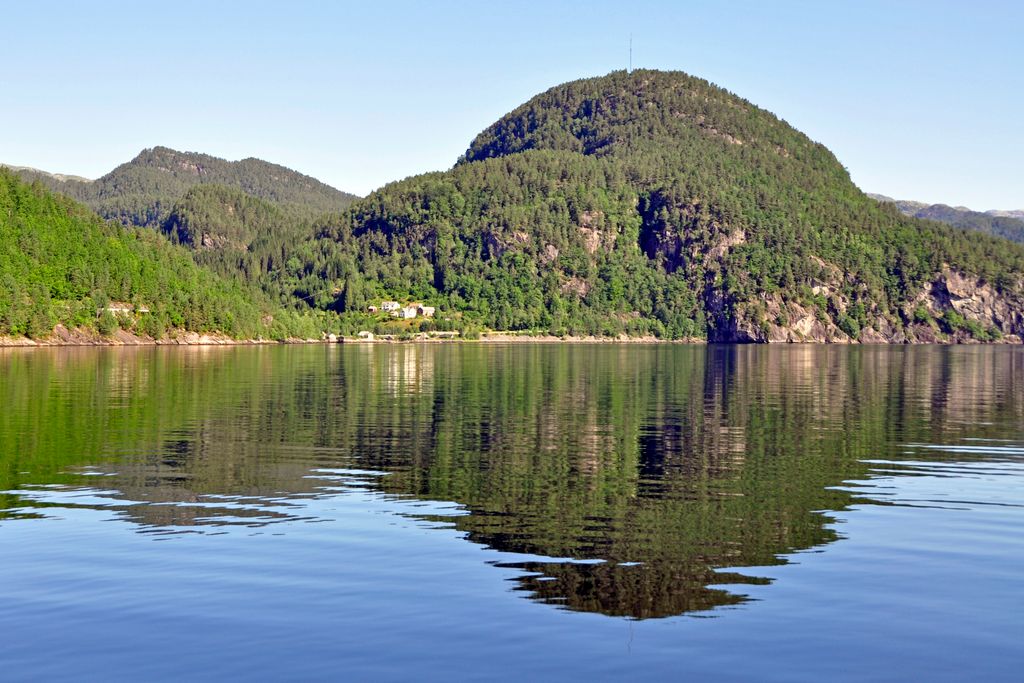 Spiegelungen im Osterfjord / Norwegen