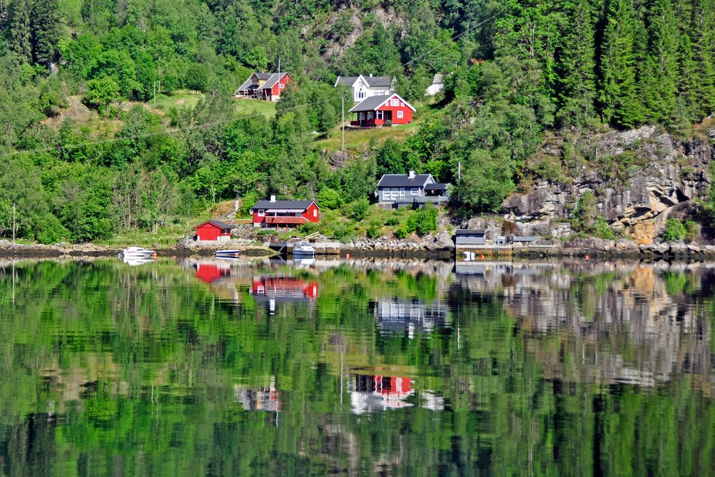 Spiegelungen im Osterfjord / Norwegen