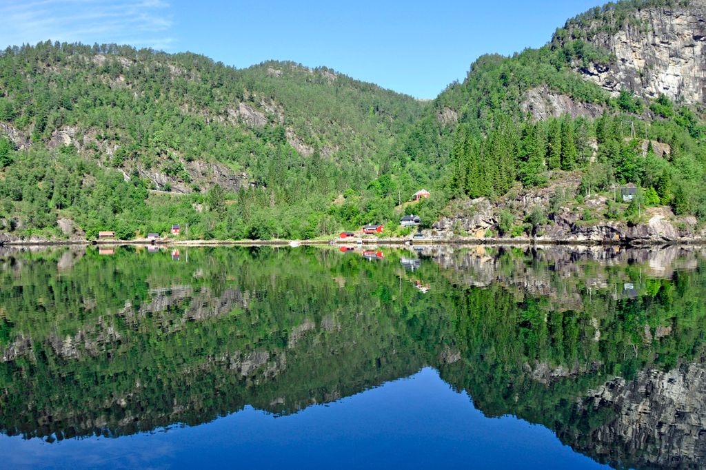 Spiegelungen im Osterfjord / Norwegen