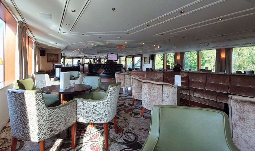 Die Panorama-Lounge auf der MS Treasures