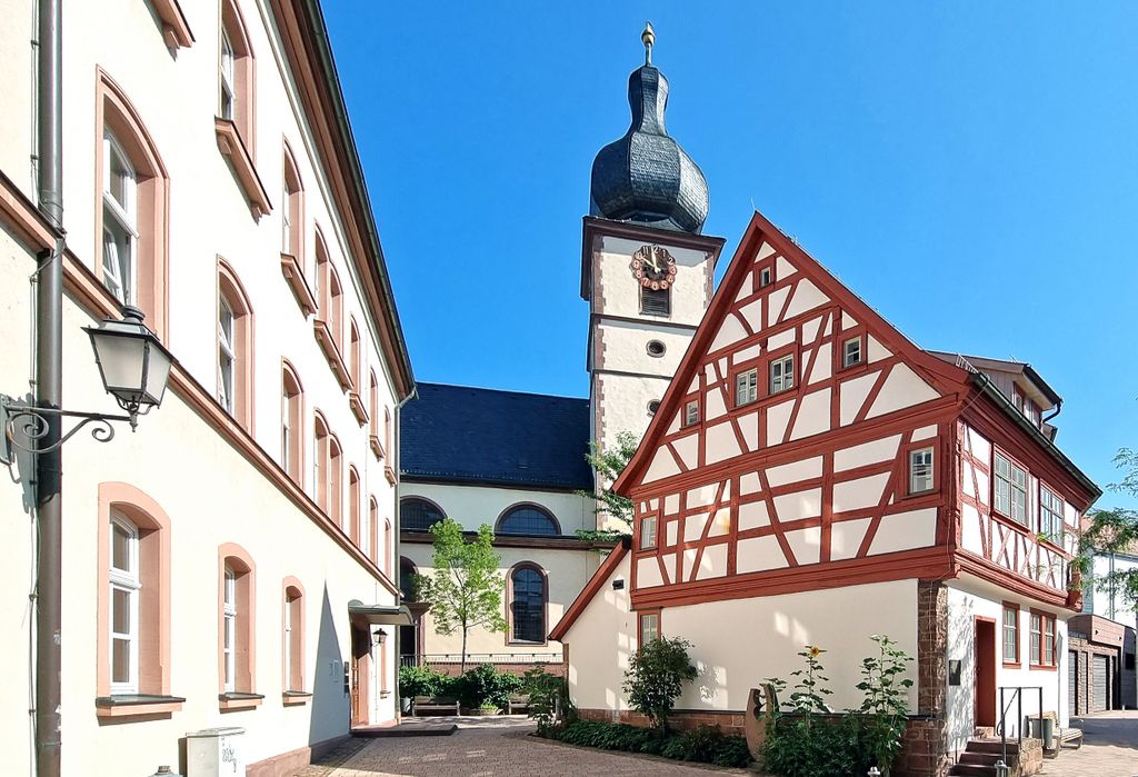 Die Sankt Laurentius Kirche in Marktheidenfeld