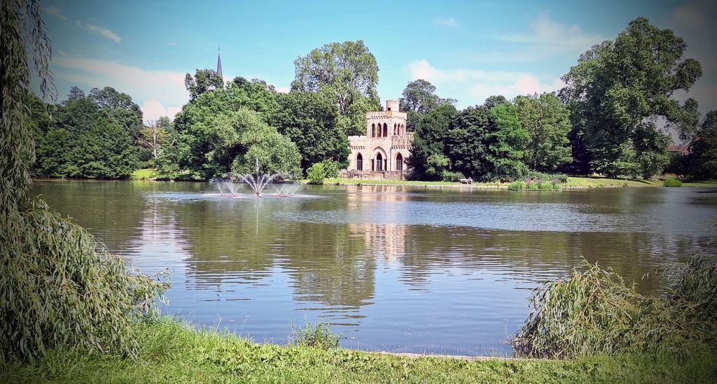 Die Mosburg im Biebricher Schlosspark in Wiesbaden