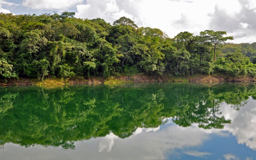 Ein Stausee vom Panama Kanal