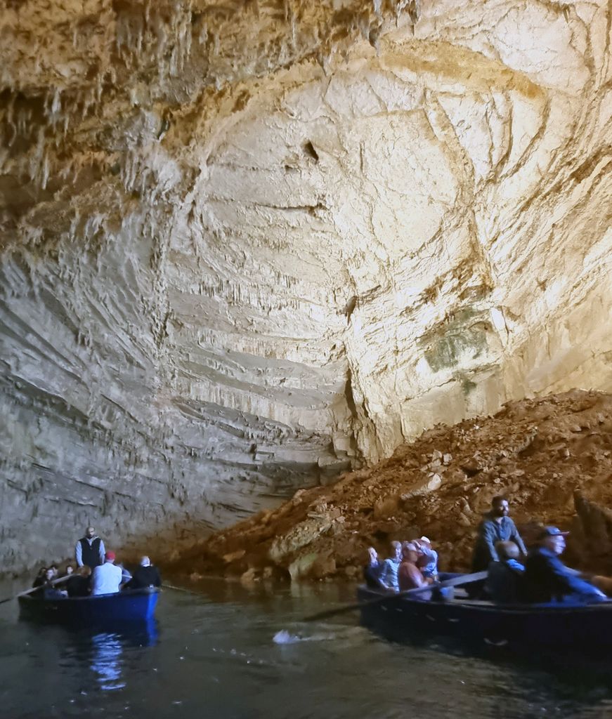 Blick auf den See in der Melissan-Höhle