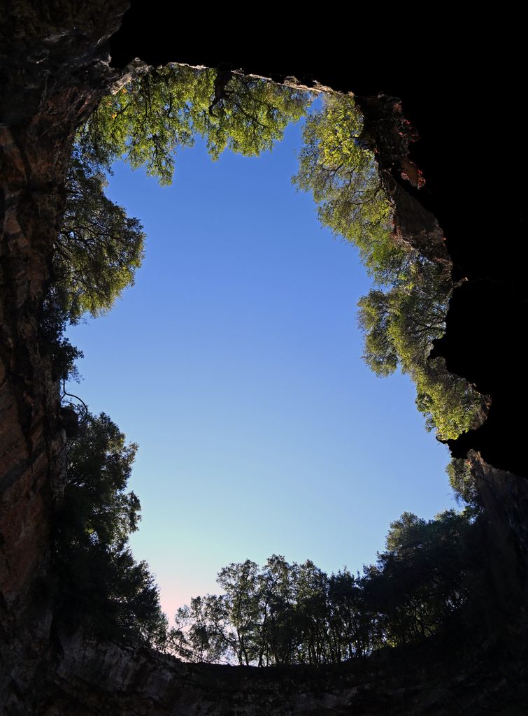 Hochgeschaut in der Melissan-Höhle