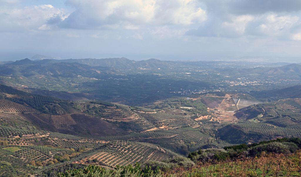 Panoramablick auf die Lefka Ori Berge auf Kreta