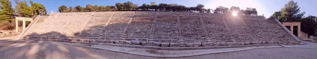 Panorama-Blick auf das Theater von Epidauros