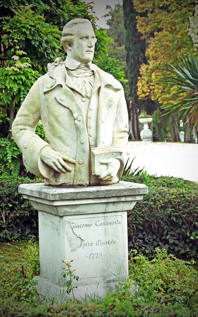 Casanova-Statue im Castello di Spessa