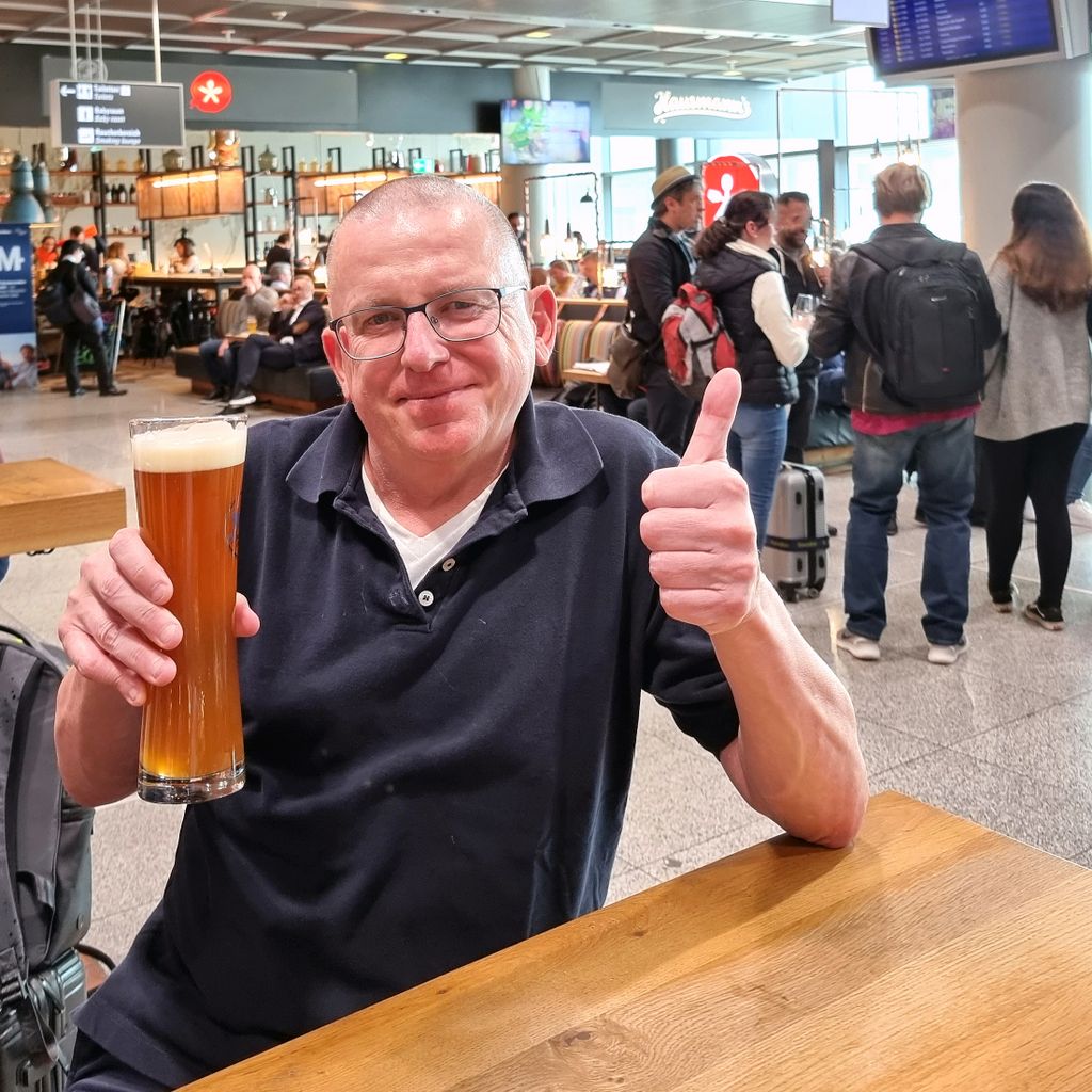 Zinni bei Hausmann′s im Flughafen-Terminal von Frankfurt am Main