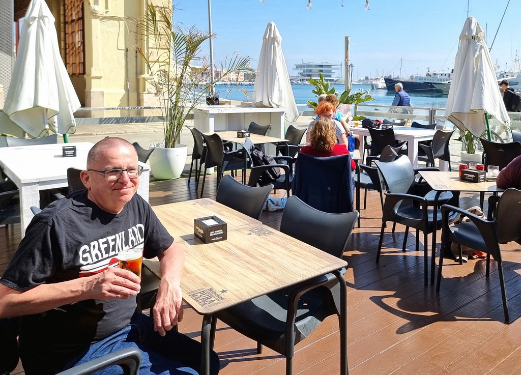 Der, der bei Bier immer lacht in der BORAMAR LOUNGE in Valencia