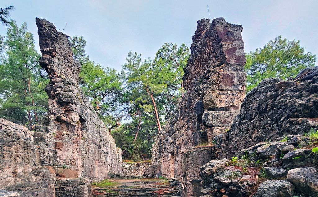 Ein Pfad nach Nirgendwo in der antiken Stadt Phaselis